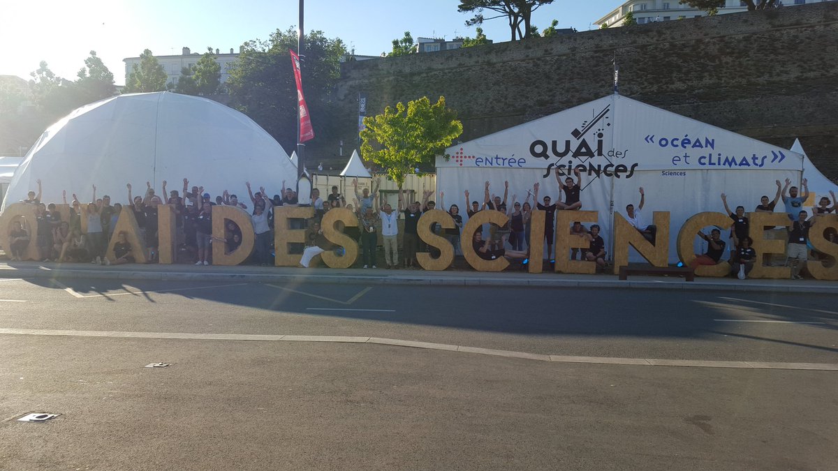 PoleMerBA's tweet photo. Carton plein au #QDS2016, 25000 visiteurs, l'aventure se termine @brest2016!Un grand merci!@PoleMerBA @Oceanopolis_ https://t.co/ZOWzZMKaHm