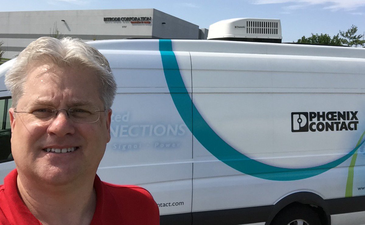 dcinfomobile1's tweet photo. On the road again.... in hot and humid St Louis.  That's OK, my products can handle the heat.  Way to go Duane. https://t.co/1YppJsHQuF