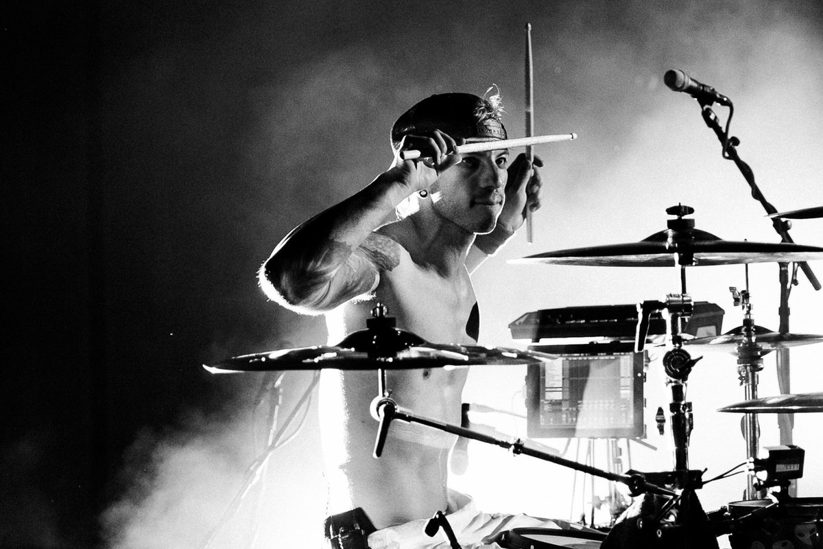 Easy josh breaks песня. Easy josh breaks песня. Easy josh breaks песня. Joshua travis. Джош гробан американский певец.