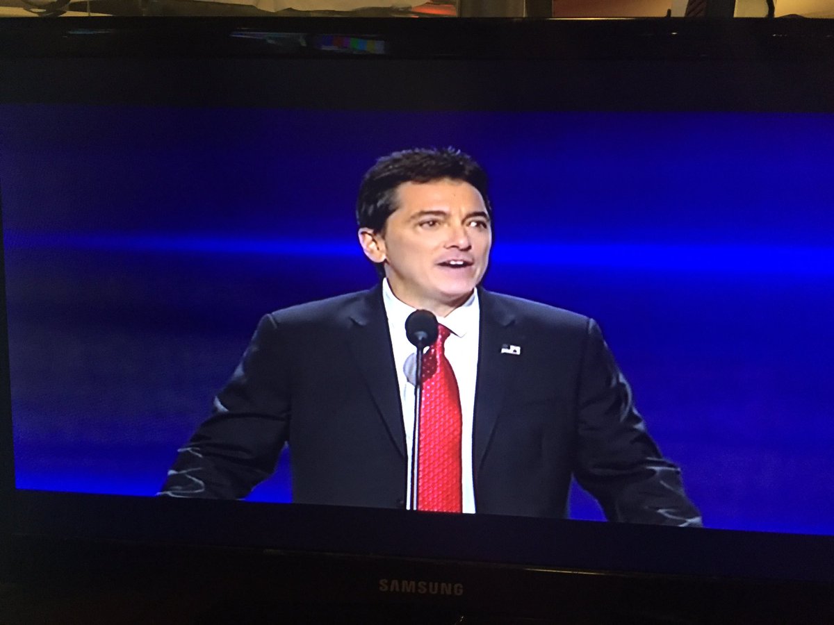 CrazyCodie's tweet photo. 2nd speaker of the night!!!!!! #Chachee #CharlesInChargeOfOurCountry #HappyDaysRHereAgain?? https://t.co/2PjqmWbAzn