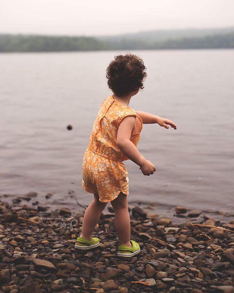3wildplums's tweet photo. A perfect #Halifax evening at the #lake skipping stones #HalifaxSummers #everynightshouldbethisgood https://t.co/9IxS8Yffyz