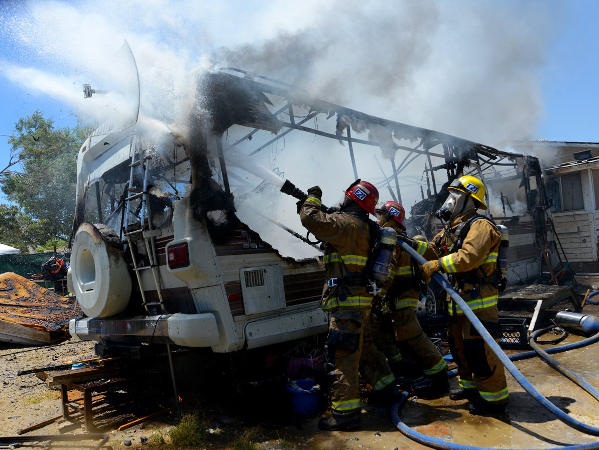 Midwaydriller's tweet image. #KernCountyFire on scene of fire in 400 block of Monroe.
Burn victim located on 500 block of Harrison
More to come