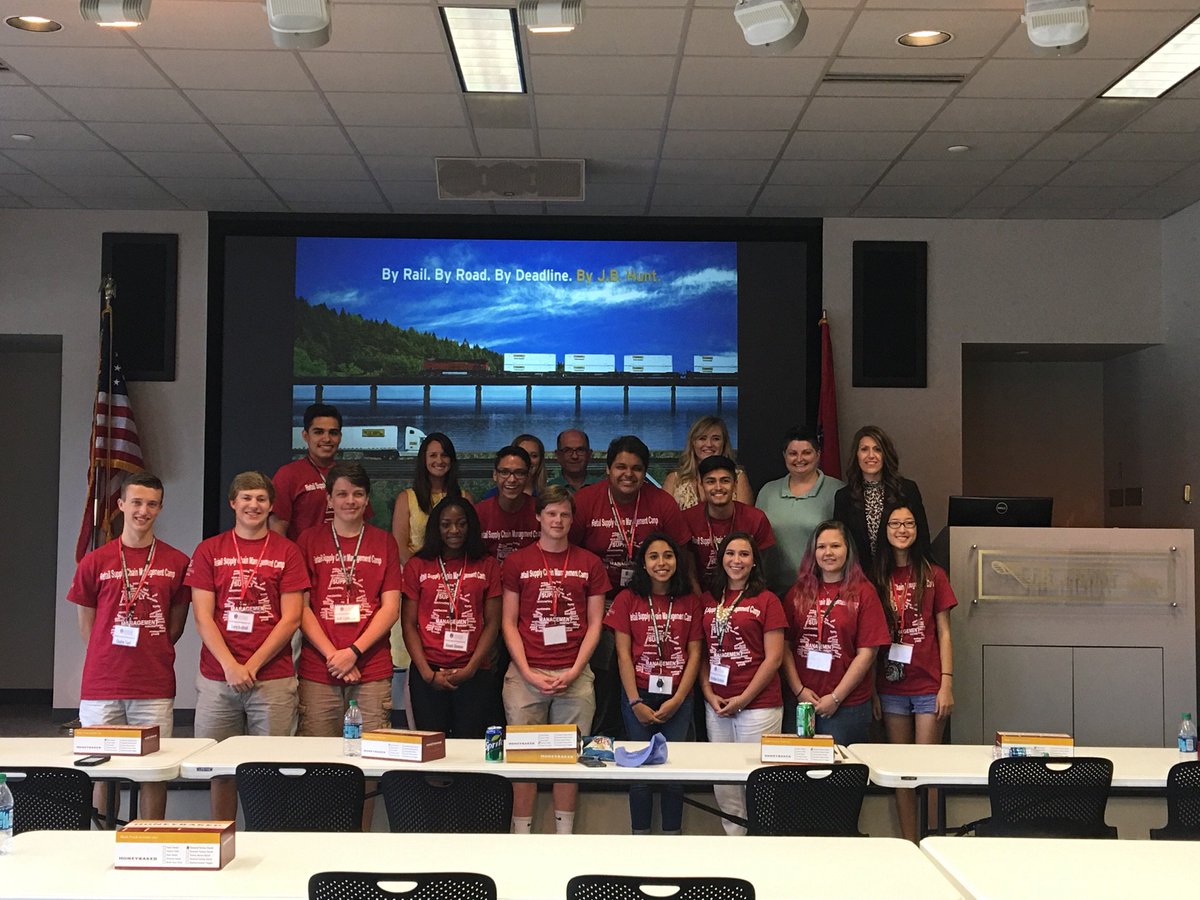 JBHuntGROW's tweet photo. Retail Supply Chain Management Summer Camp visits JB HUNT campus!  GROW representing panel discussion. #JBHuntGROW! https://t.co/j9e07q0dYf
