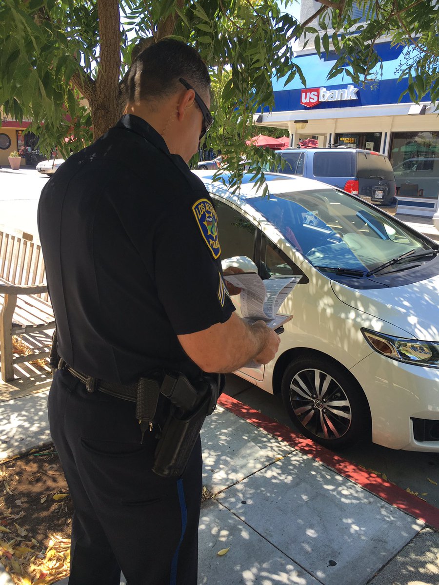 StanleyRoberts's tweet image. Guess what? @CityofLosAltos don't need no stinking signs to enforce #CVC and #MUNIcode just a @LosAltosPD cite book