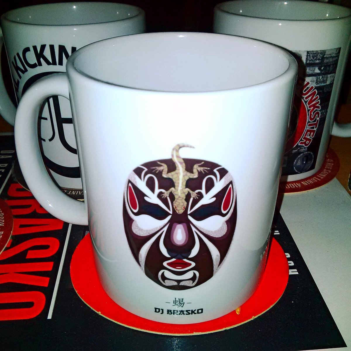 djbraskodareal's tweet photo. #mug #goodies #nondisponiblealavente #drkf #djbrasko #frenchradioshow #mixtape #the5deadlyfrenchvenoms #frenchdj https://t.co/ogu9TbJQBN