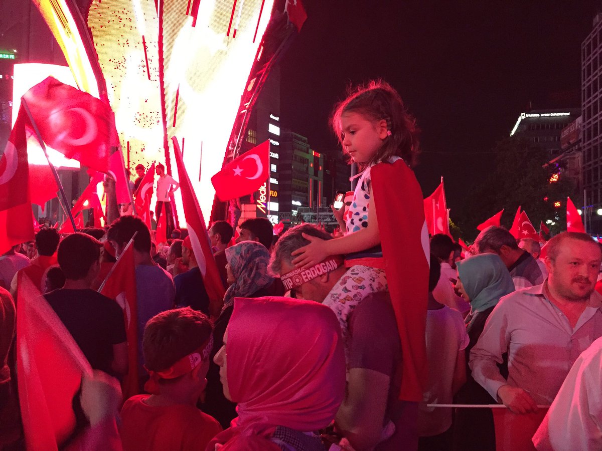 İhanetin tüm emareleri ortadan kalkıncaya, artçı girişimler bitinceye dek 1milyon üye tek yürek #YineMeydanlardayız