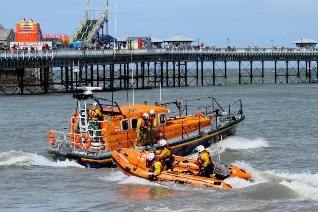 ribster13's tweet photo. @RNLI @RNLIAbersoch @BurnhamRNLI Thanks guys, #inspiration https://t.co/s1rGB69Urd @AbersochDaily #support #RTWales https://t.co/MtS6F1jfEB