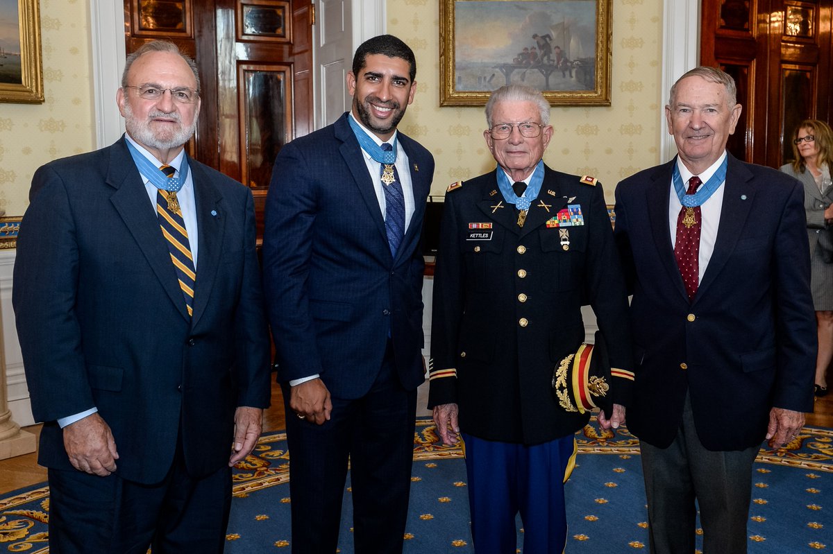 USArmy's tweet photo. LTC (R) Charles Kettles with other #MedalOfHonor awardees @WhiteHouse ceremony this morning https://t.co/w0gDxBm5zc https://t.co/CAsBJc68Mg