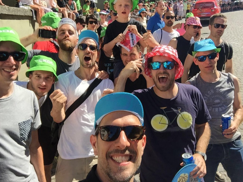 fausto_coppi's tweet photo. mais quelle foule sur la route du tour! #tdfbern @TeamAsaA @samulequinze @svenmonti @MatthiasFi @lawsoncraddock https://t.co/NiAxjeH9V5