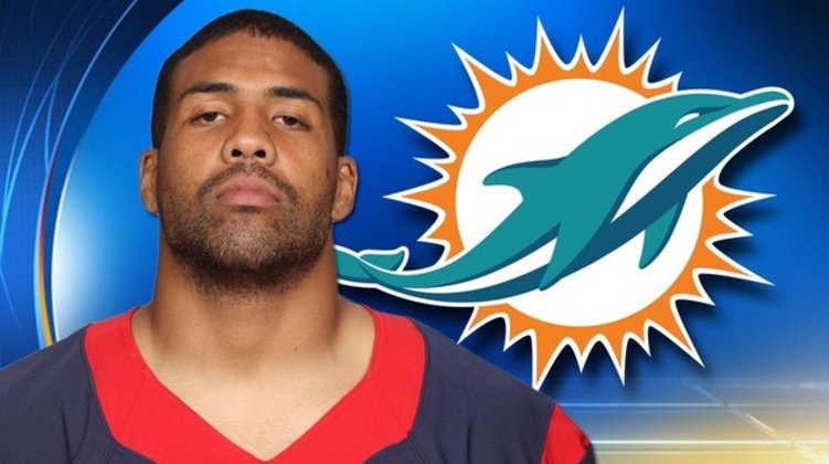 The @MiamiDolphins agree to contract with RB Arian Foster, agent tweets @ClayWPLG article -  bit.ly/2a4bApB?utm_me… https://t.co/xJWBeGmg6U