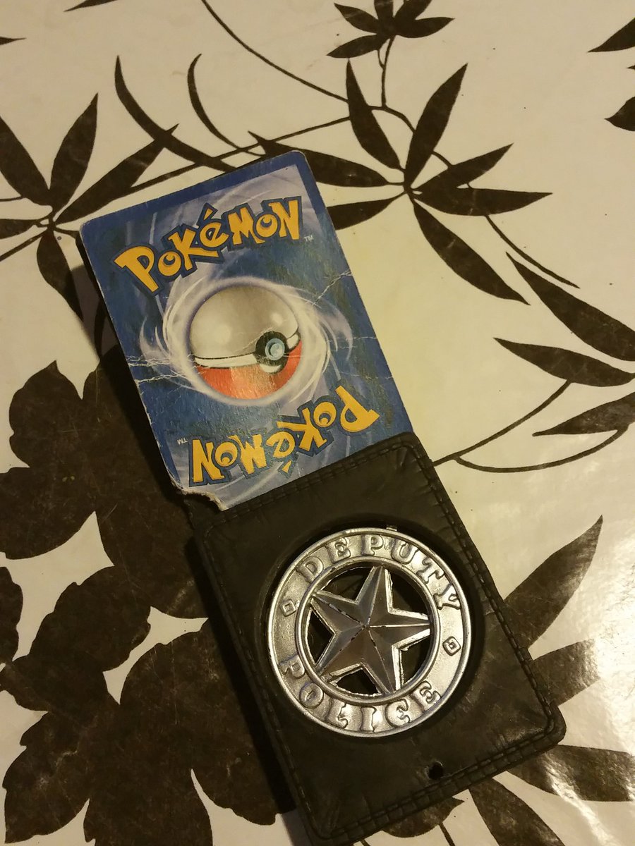 Isra21255149's tweet photo. ¡policía pokemon! Tiene algún pokemon que declarar..... https://t.co/0jOofby6a8