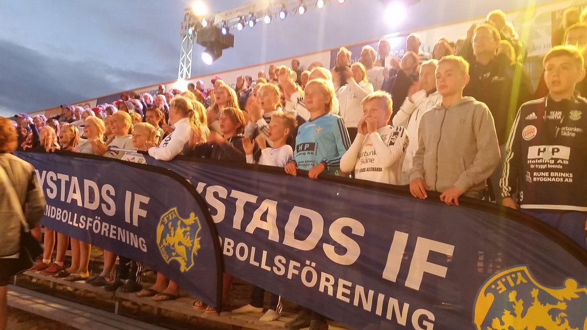 cbystad's tweet image. Ståplats @ahusbeach bana 1. #spännande #glädje #tårar #nerver #publikstöd #handboll #gemenskap