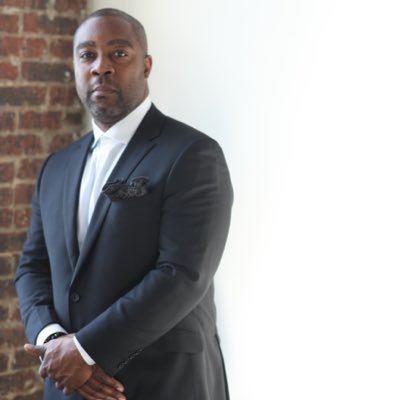 UrbanViewRadio's tweet photo. .@karenhunter show welcomes our #MondayMover @torinellis https://t.co/TfpDL0bkWf #karenrebels https://t.co/koSBegl8y5