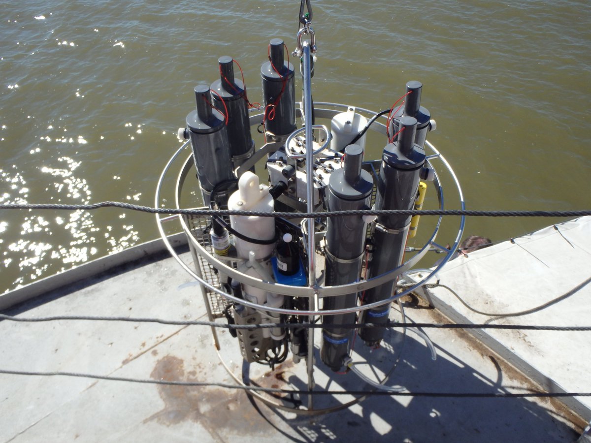 tecvoccls's tweet image. A view of the research on Lake Winnipeg from the deck of the Nameo. #tecvoc #canlightsource