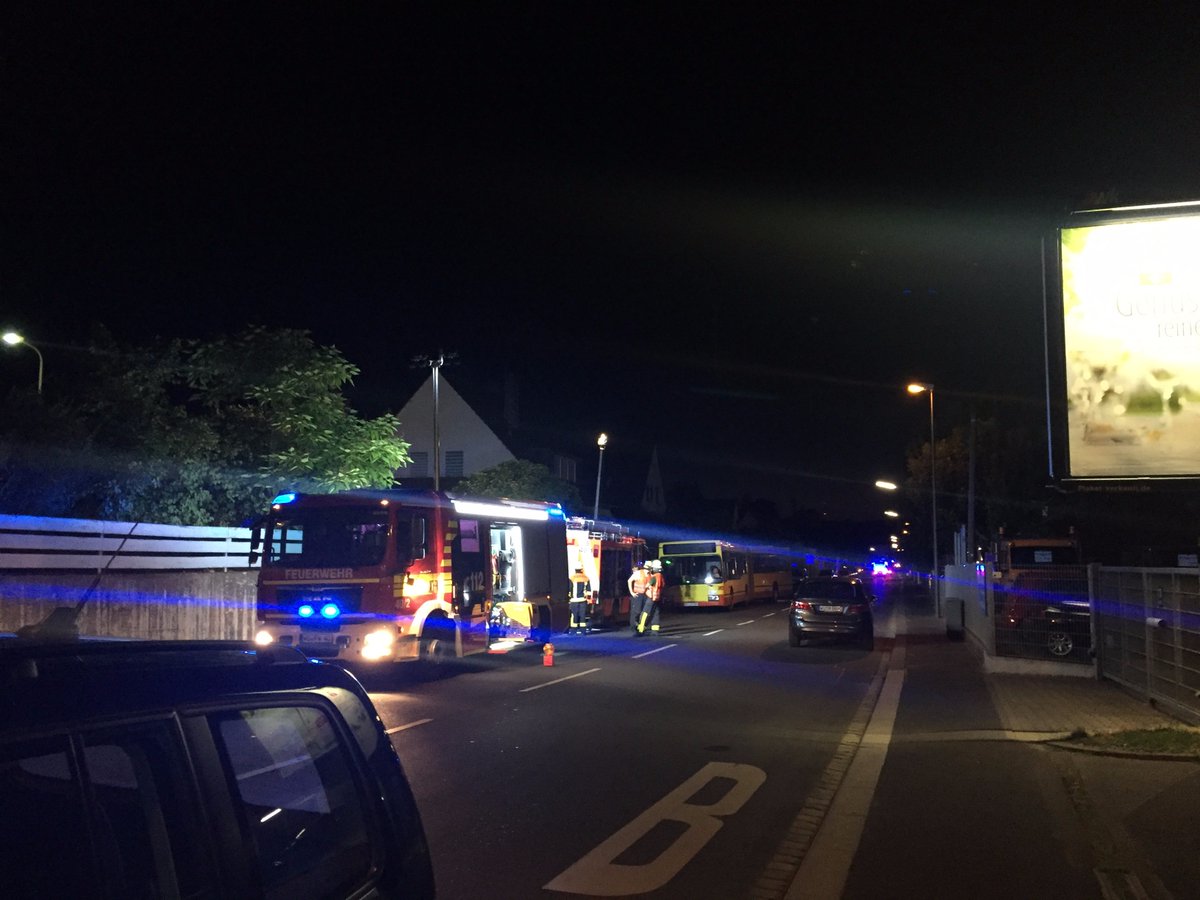 TerreurMonitor's tweet photo. Man met bijl valt mensen aan op de trein die naar #Würzburg reed: 5 tot 21 gewonden. 

https://t.co/ZF8i1JG4sJ https://t.co/x5xm4slOVg