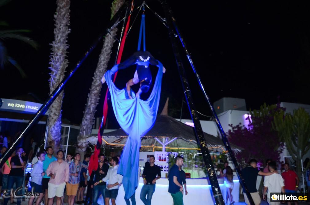 Robot_Group's tweet image. Espectáculos aéreos