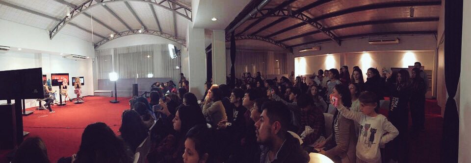 Magitorras's tweet photo. Lleno absoluto de @SWTCalifornia en las acoustic sessions de @mundotkmcom https://t.co/avEIG3JCEf
