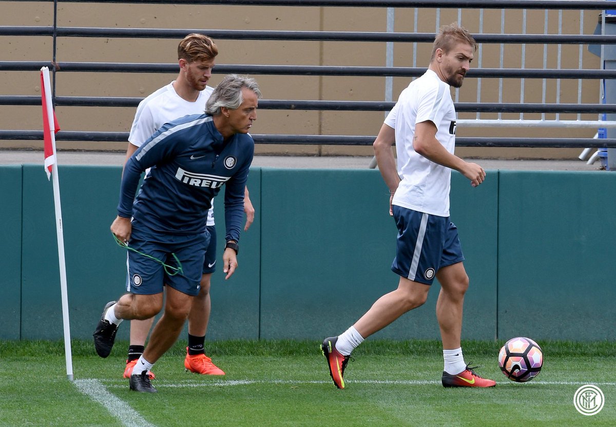 MDGInterMilan's tweet photo. Primo allenamento di giornata alla University of Portland: report e foto qui https://t.co/TLmAYsivGI https://t.co/aTXuYP1ool  (@Inter)