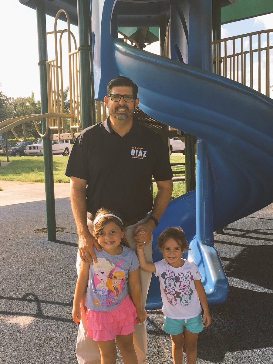 PresMannyDiazJr's tweet photo. Took a little time away from walking to say Hello to these beauties at the local park! #DiazPrincesses #District103 https://t.co/zjpnsea0fg