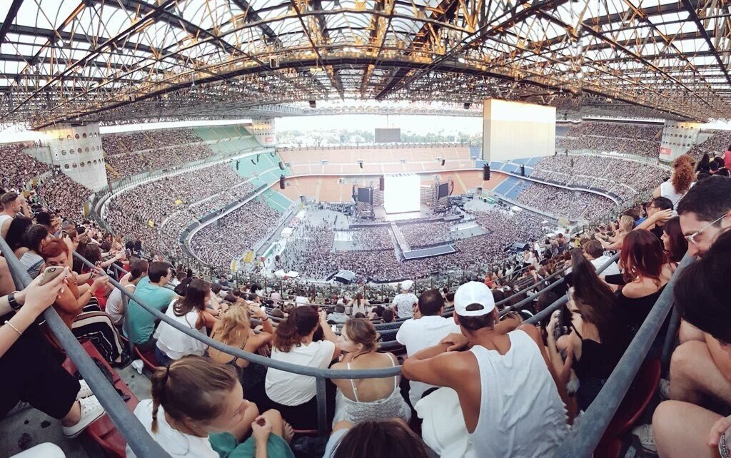 TrellBeyLike's tweet photo. #BeyoncéInMilan #StadiumStatus #FormationWorldTour #SoldOutTours #Bossy https://t.co/uh7rbYzXJp