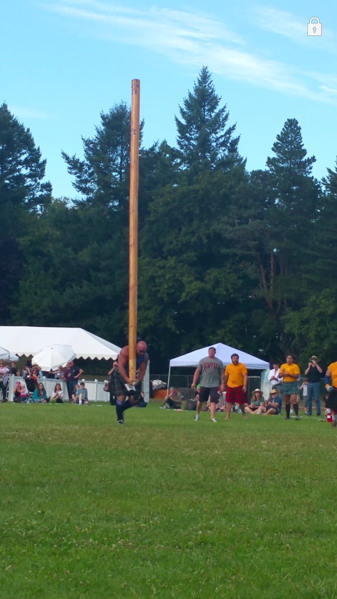 akashathedamned's tweet photo. @SamHeughan I saw #caber tossing for the first time this weekend. Think you should do it for #mpc2017 #inakilt ๐ฒ๐ณ https://t.co/BimcchIF10