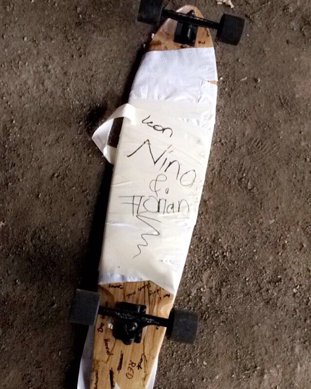 FrauLochmann's tweet photo. Das Longboard von @DiesesSara  hatte sich anscheinend verletzt 🤔 https://t.co/X9WGPnCc2q