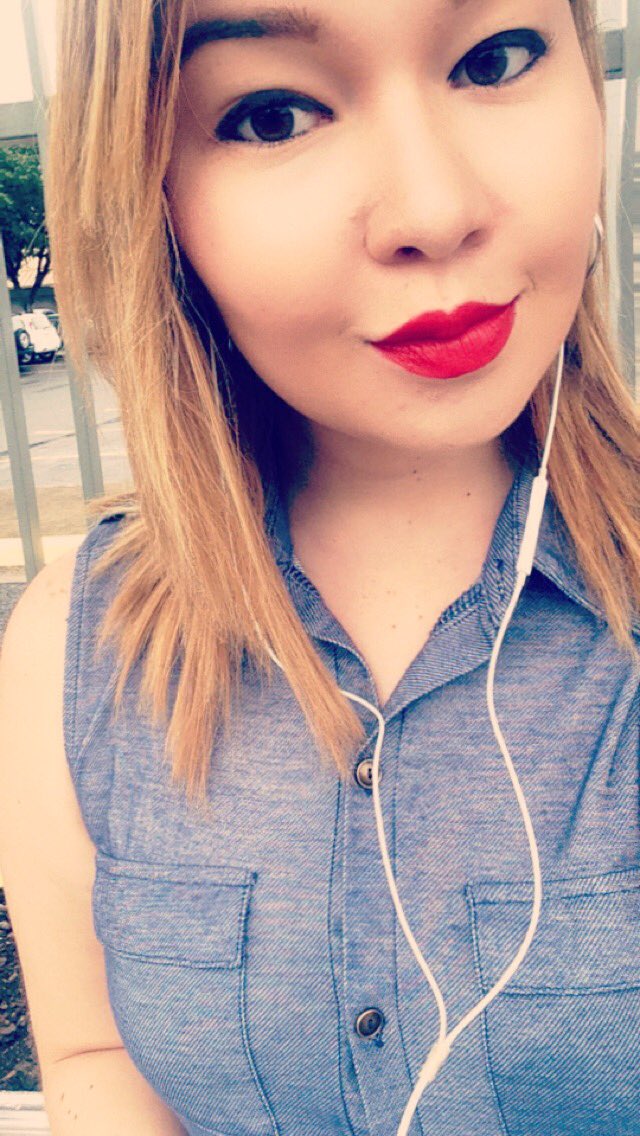 sucker4jonas's tweet image. My lipstick actually looks flawless today and I feel like I could cry. #pausproblems thank you, @NikkieTutorials 💞