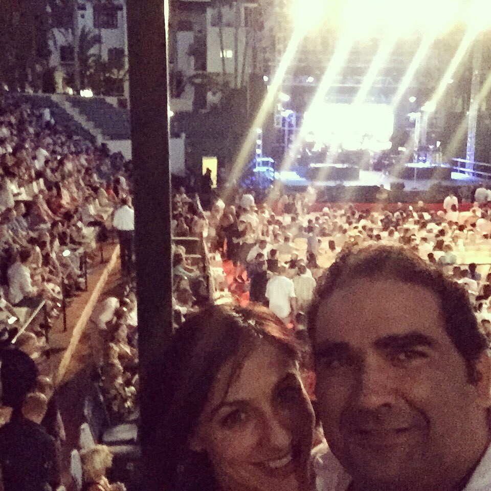 ManoloCardena's tweet photo. Gran noche con @AdrianneSC And @Seal https://t.co/fo8IQupdcg