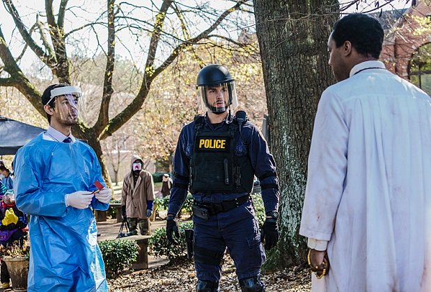 TVLine's tweet image. #Containment Boss @julieplec Previews Series Finale Battle, Promises 'Good Closure' tvline.com/2016/07/18/con…