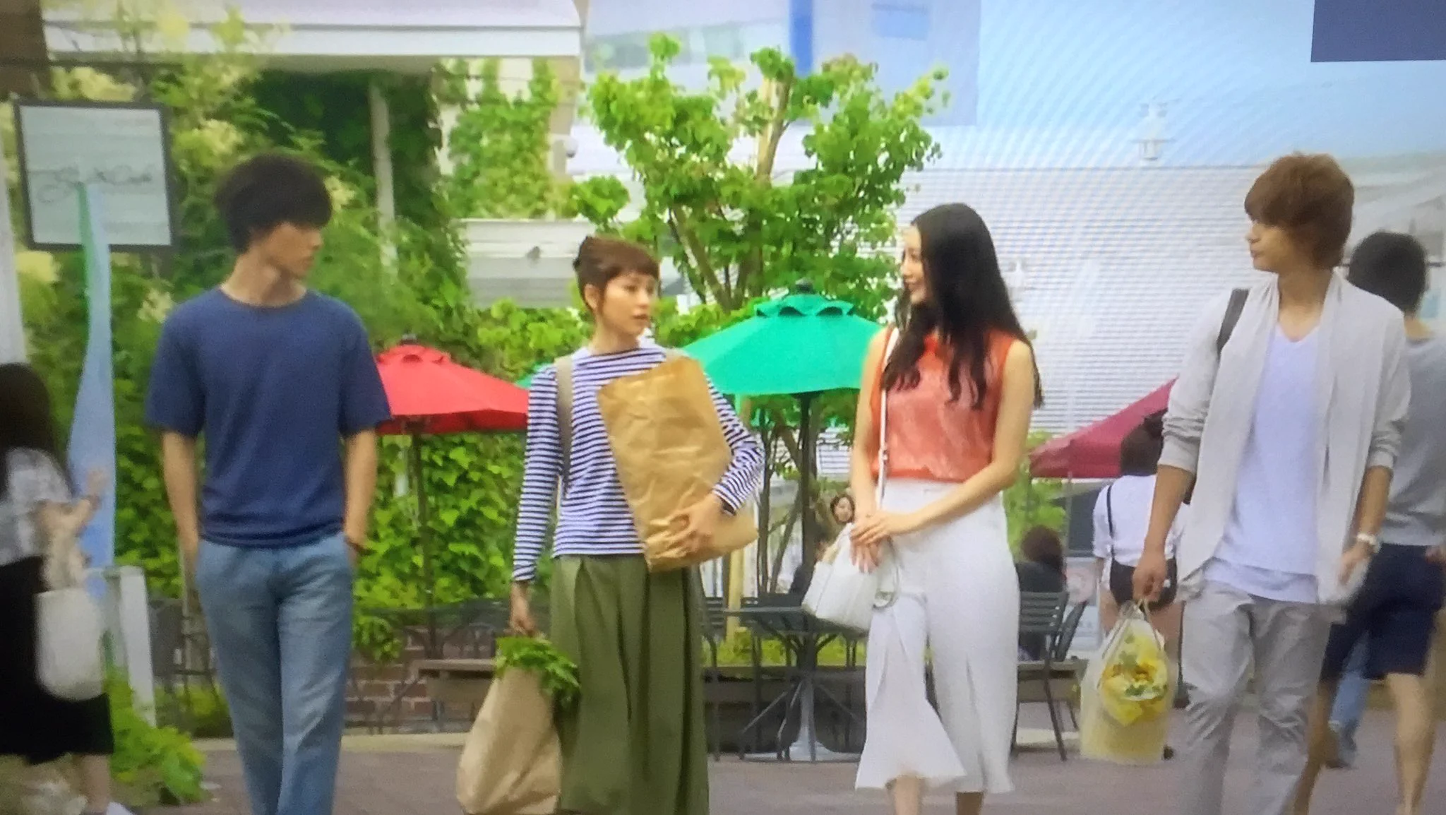 やっぱり女性からモテるためには、背が高いのが必須だな～とわかる画像がこれっwww