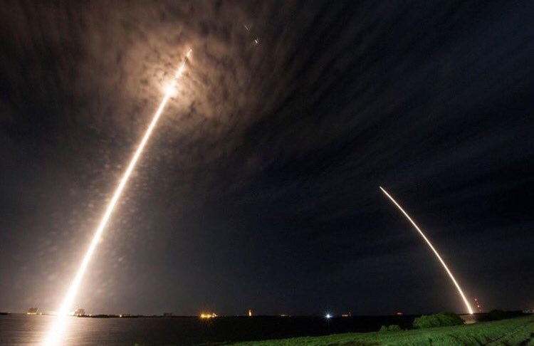 eddiworks's tweet photo. Awesome image from #SpaceX 🚀☄Dragon on its way to space, Falcon on its way home! Nice work @NASA and @SpaceX 👍🏻 https://t.co/fzNoHfzkON