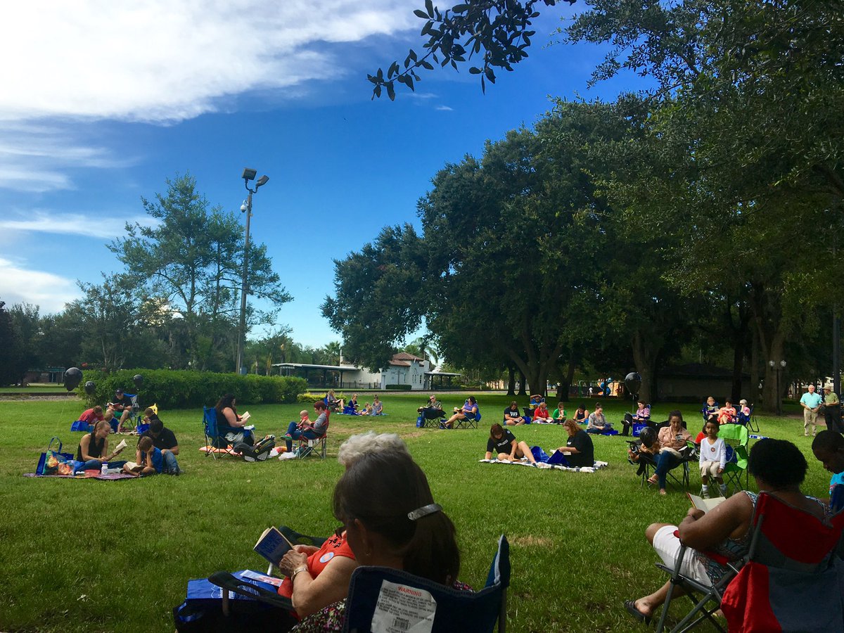 KR_Pearson's tweet photo. Polk County's first #ReadingFlashmob happened in downtown Auburndale tonight. Great idea, @Auburndalegov! βοΈπππΌ https://t.co/4CkskgYMC2