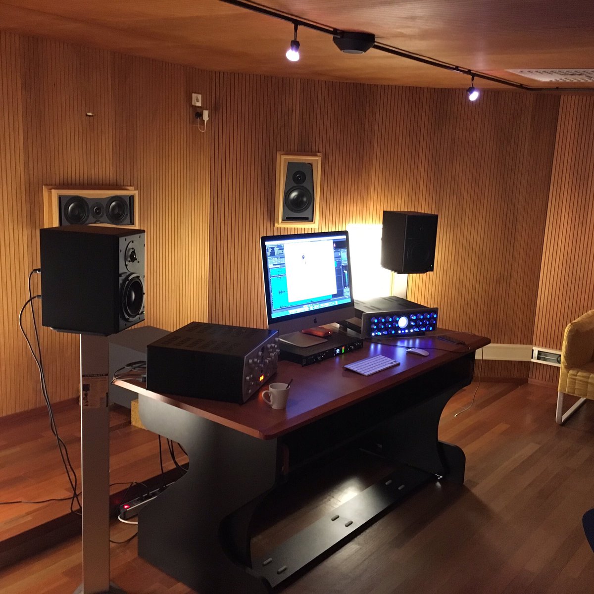 Melcom2005's tweet image. Sounds better