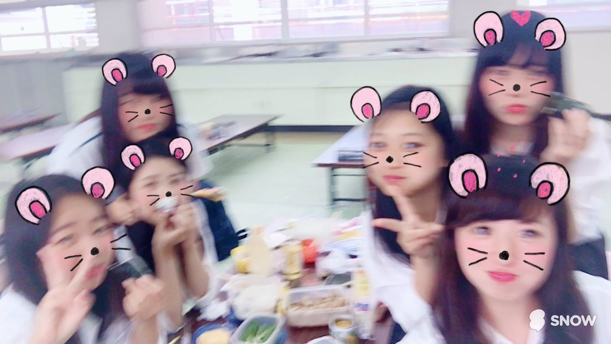 21__07's tweet photo. 昼休み みんな で 手巻き寿司❤️ https://t.co/Fc1BTANpmB