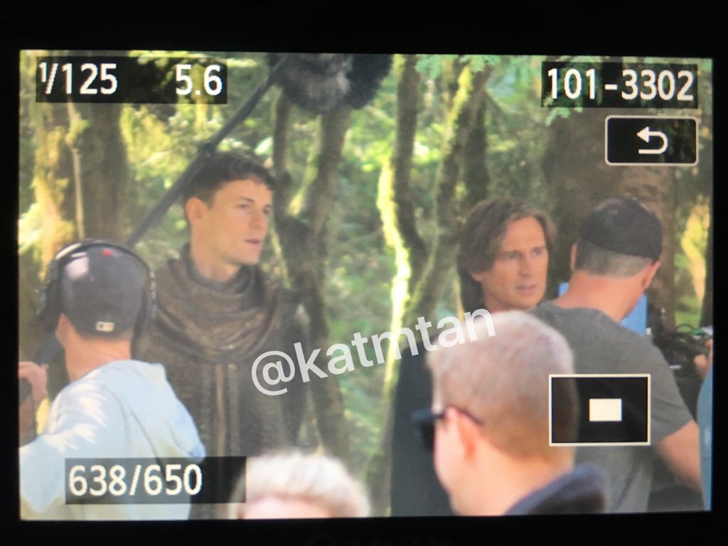 katmtan's tweet photo. Robert Carlyle and Giles Matthey on set today #OUAT #OnceUponATime https://t.co/pVmtQmj1R0