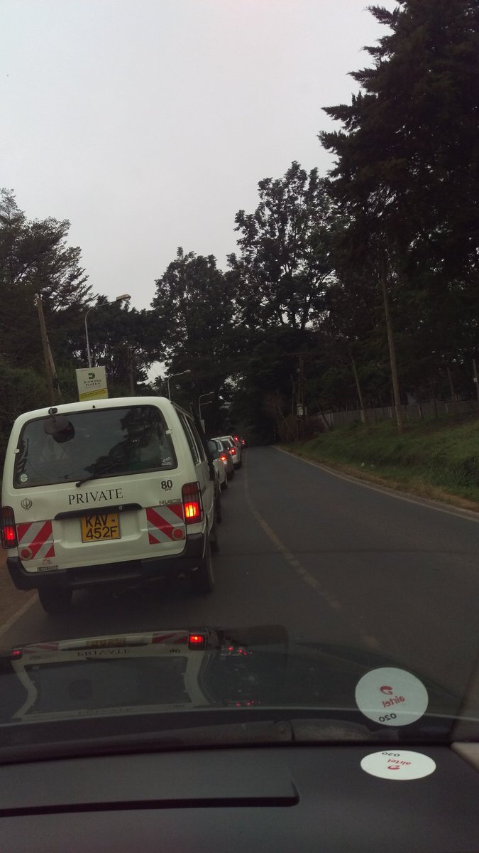 ga2kui's tweet photo. @Ma3Route Thigiri Ridge choked. Took 1 hr to cross from Redhill rd to Peponi.. a 10-15 minutes roadtrip.. 😤 https://t.co/Nt92KdK6wm