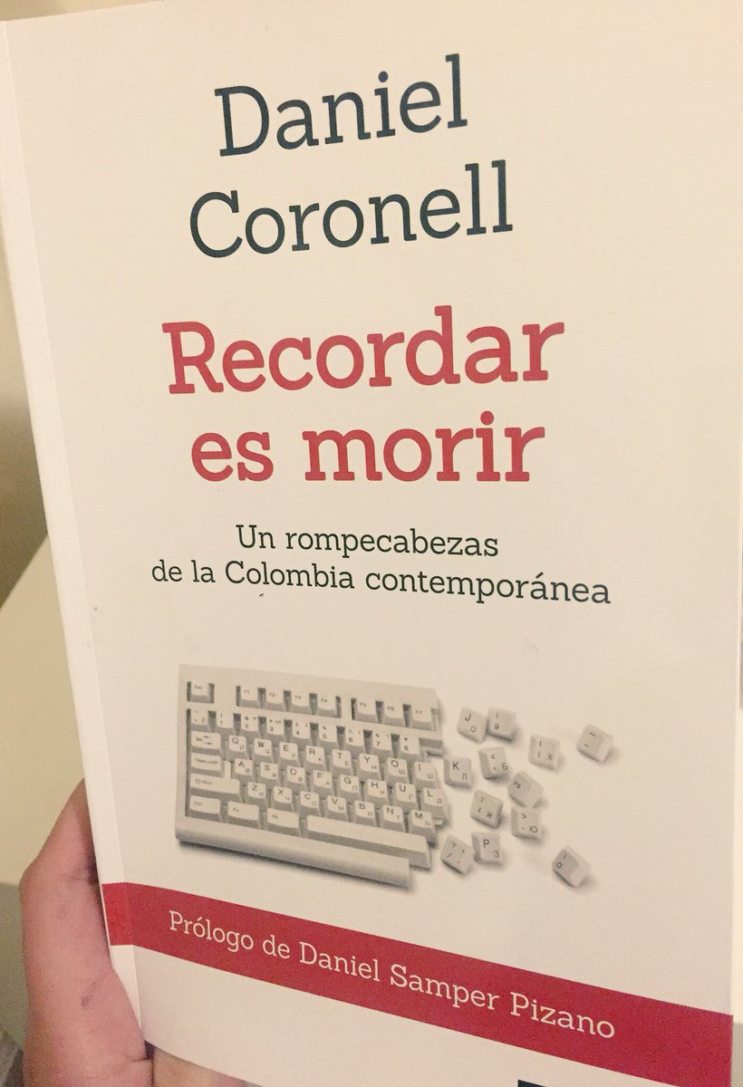 AlejandraJMillo's tweet photo. Privilegiada al aprender de @DCoronell , veo como el periodismo es un arte honorable de ejercer💥 #recordaresmorir https://t.co/BsUNS7pVlQ
