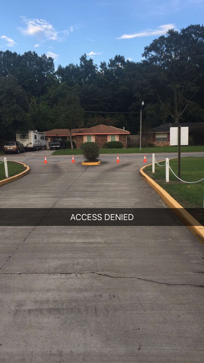 poppymcfly's tweet photo. When the church w/3 pokestops &amp; a gym gets tired of #PokemonGO #pokemoncantgo #pokemongoelsewhere #cantstopwontstop https://t.co/1rDoXUxHX3