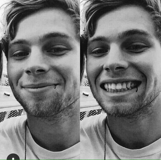 slayes_'s tweet photo. aww my baby @Luke5SOS pls #5SOSMOVETOMONTREAL #MTLLOVE5SOS 💗🐧 https://t.co/hYPn1YXV6s