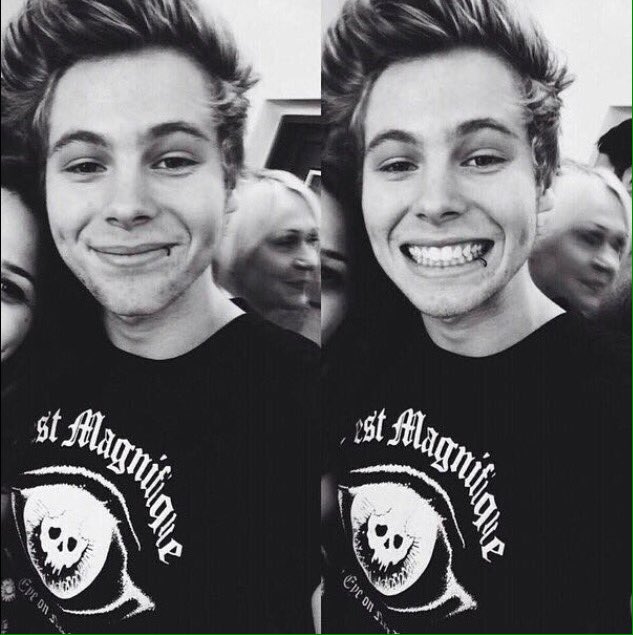 slayes_'s tweet photo. aww my baby @Luke5SOS pls #5SOSMOVETOMONTREAL #MTLLOVE5SOS 💗🐧 https://t.co/hYPn1YXV6s