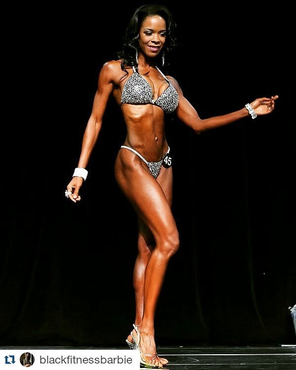 ctrstagejewels's tweet photo. The gorgeous & ever-so-fit @blackfitbarbie! Stage = SLAYED #poseonpoint #physiqueonfleek #NPC #IFBB https://t.co/itjlXBz2nt