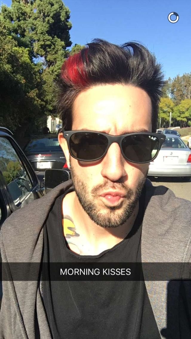 Guacamole and dancing in his man panties!! I want this! #VoteJack