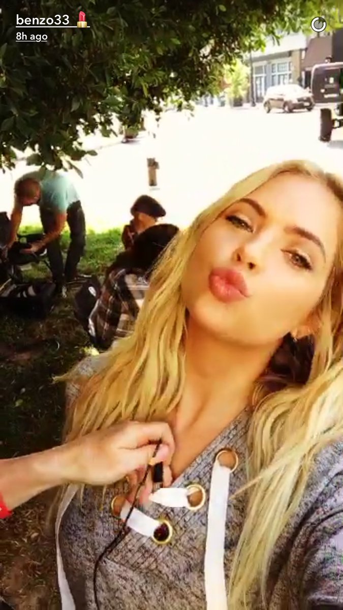 prettyliarsclue's tweet photo. @AshBenzo today #PLLSet https://t.co/yMUUelx2ti