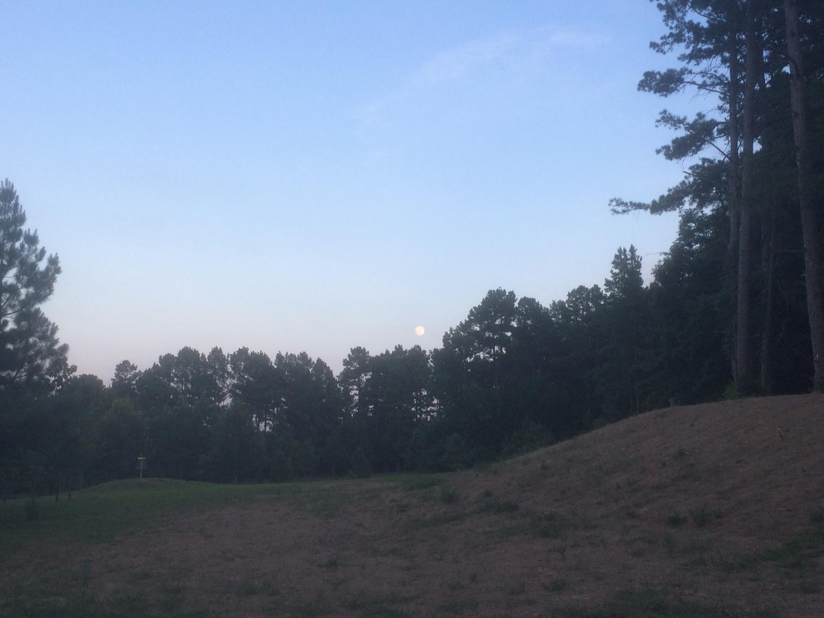 briandsmith73's tweet photo. Can you find the moon? #HeberSpringsVaCa https://t.co/KKBnCIlDoM