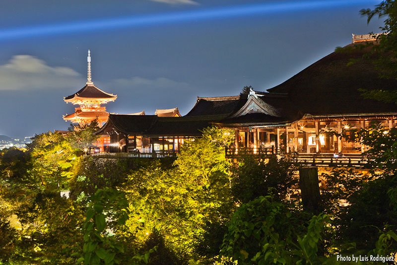 Japonismo's tweet photo. Durante el Sennichi Mairi, tu visita al Kiyomizu-dera de Kioto cuenta como 1.000 visitas: https://t.co/ydaTqHvwXN https://t.co/xv2kGzhnbs