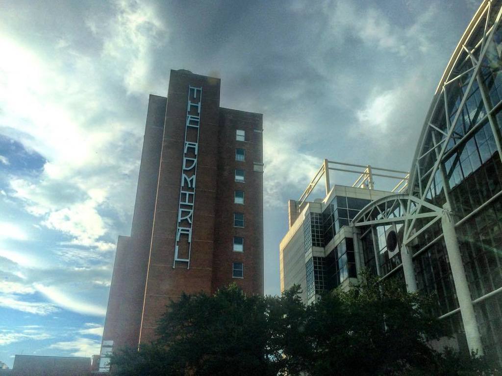 BKFilmPro's tweet photo. The Admiral Hotel & Mobile Government Plaza🏡🌆 #mobile #mobilealabama #admiralhotel #hitlon… https://t.co/TYNpfeCMrh https://t.co/Ir2hAJlKwV