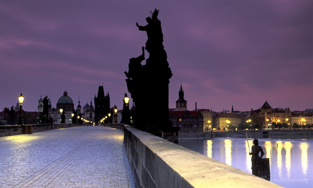 swaragamafm's tweet photo. Charles Bridgestone, Prague. Udah kaya di film-film kan? Romantis bgt dah kalo malem.
#EropaTimur https://t.co/ysIoTrT0Xo