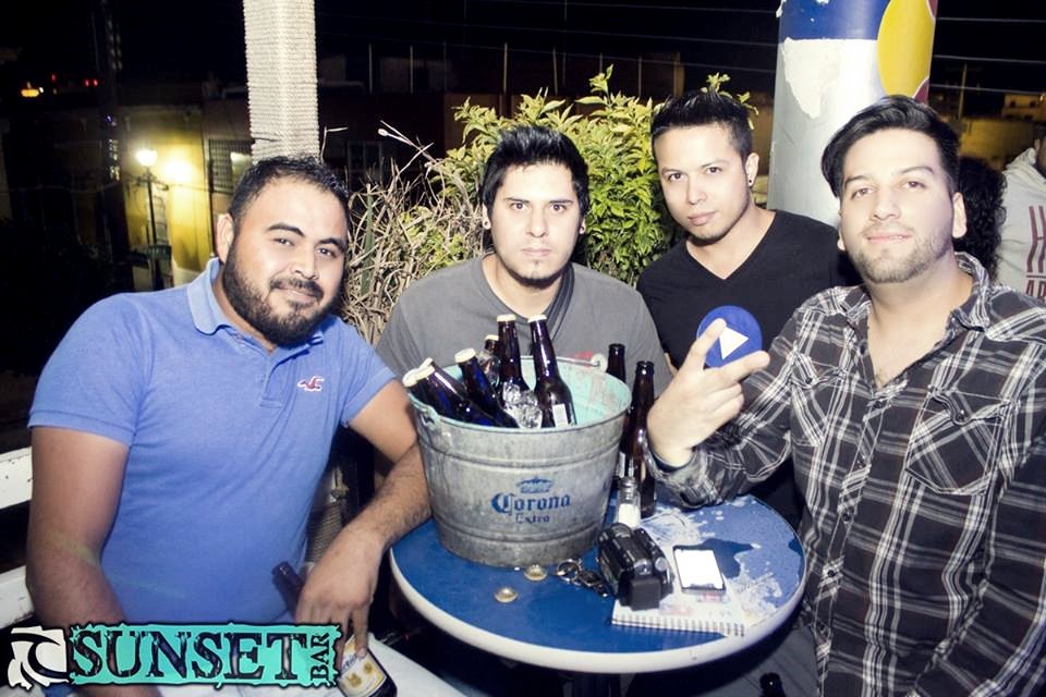 JosephRoxfor's tweet photo. ya era hora de #musica #electronica #progressive #electrohouse en #sunset bar con los compas zorro aquarium y skyhun https://t.co/XP4bdmeRRF