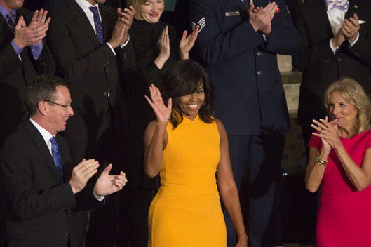 upstatecats's tweet photo. This is true beauty,elegance,class, and intelligence. She's waving like "Yea I know you see it" #FLOTUS https://t.co/uNMvPFcoNE