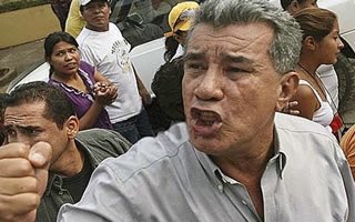 tutoquiroga's tweet photo. 2 Leopoldos presos d Chavismo: @leopoldoff BOL casi 8 años, @leopoldolopez VEN casi 2,5 años. ¡Hora d liberarlos YA! https://t.co/3KFmDccgut
